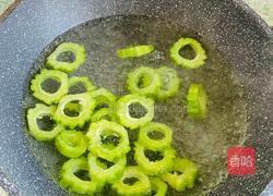 苦瓜甜甜圈的做法图解3