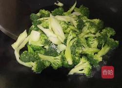 西兰花炒虾仁的做法图解2