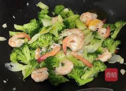 西兰花炒虾仁的做法图解10