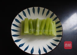 凉拌莴笋的做法图解2