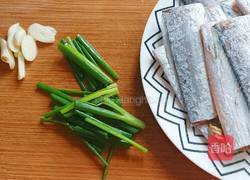 烧带鱼的做法图解1