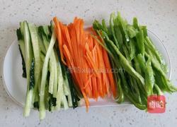 素卷三丝蘸酱菜的做法图解2