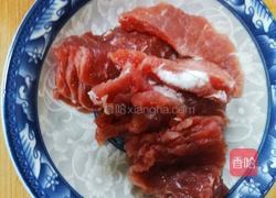 芫荽拌牛肉的做法图解1
