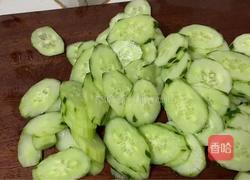 肉丸子片炒黄瓜的做法图解1