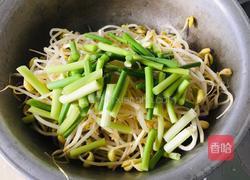 黄豆芽炒过油肉的做法图解1