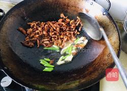黄豆芽炒过油肉的做法图解5