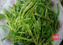 瘦肉水芹菜的做法图解1