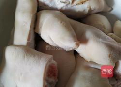 酱猪蹄的做法图解1