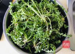 荠菜大肉水饺的做法图解1