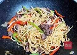 牛肉炒意面的做法图解12