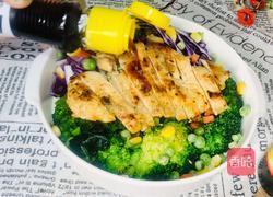 鸡胸肉彩蔬沙拉的做法图解10