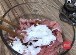 青椒土豆炒肉片的做法图解1