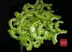 鸡蛋苦瓜的做法图解4