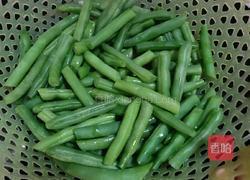 酱炒红椒长豆的做法图解3