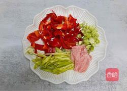 爆炒甜红椒的做法图解1