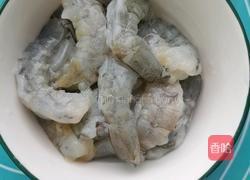 芦笋胡萝卜炒虾仁的做法图解3
