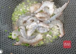 芦笋胡萝卜炒虾仁的做法图解7