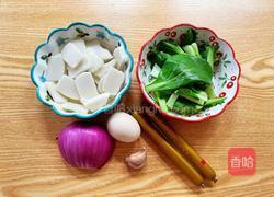 火腿肠鸡蛋炒年糕的做法图解1