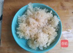 蔓越莓银耳羹的做法图解2