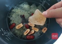 蔓越莓银耳羹的做法图解4