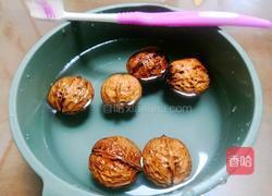 核桃壳煮鸡蛋的做法图解2