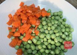 豌豆米炒肉丁的做法图解4