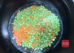 豌豆米炒肉丁的做法图解5