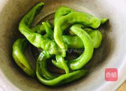 辣椒炒肉片的做法图解1