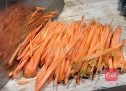 苋菜梗胡萝卜炒肉丝的做法图解3