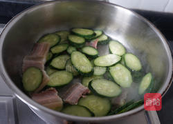 黄瓜炒咸肉的做法图解4