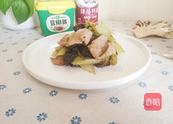 西芹木耳炒肉片的做法图解10