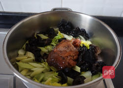 西芹木耳炒肉片的做法图解8