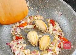 鲍鱼炒面的做法图解4