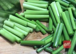 蒜苔炒肉的做法图解3