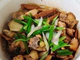鱿鱼焖鸡的做法[图]