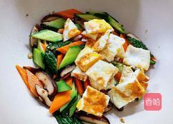 鸡蛋香菇炒时蔬的做法图解8