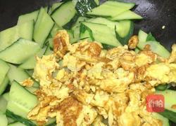 枸杞黄瓜炒鸡蛋的做法图解7