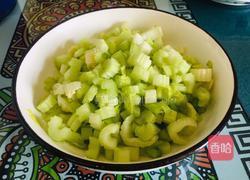 生渍芹菜心的做法图解5