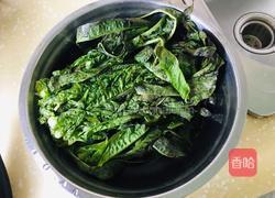 蒜香莴笋叶的做法图解1