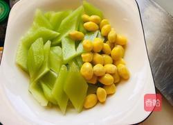 莴笋炒白果的做法图解1