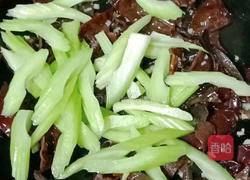 木耳西芹炒鸡肉的做法图解12