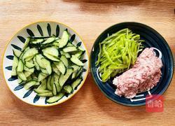 酱香肉末黄瓜的做法图解2