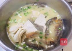 鲫鱼豆腐汤的做法图解7