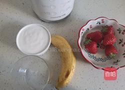 草莓香蕉奶昔的做法图解1
