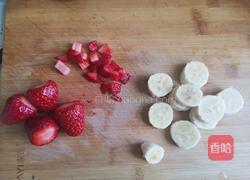 草莓香蕉奶昔的做法图解2