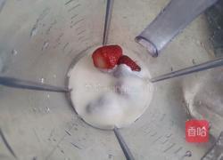 草莓香蕉奶昔的做法图解5