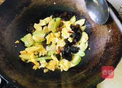 西葫芦木耳炒鸡蛋的做法图解6