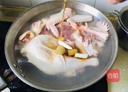 玉米胡萝卜炖土鸡的做法图解1