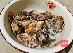 蒜蓉粉丝蒸生蚝的做法图解1