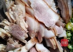 辣椒炒卤猪头肉的做法图解1